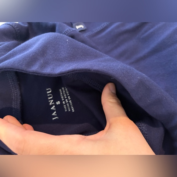 Navy blue jannuu scrubs, 2 tops 1 bottom - Picture 3 of 5